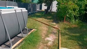 Дорожки на участке из щебня и дерева