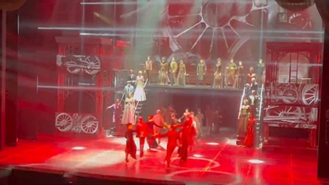 Вечер в Московском театре Оперетты. Мюзикл «Анна Каре? смотреть онлайн