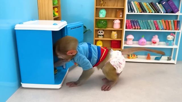 Малышка Обезьянка Bonbon Едет На Тракторе Выращивает Еду