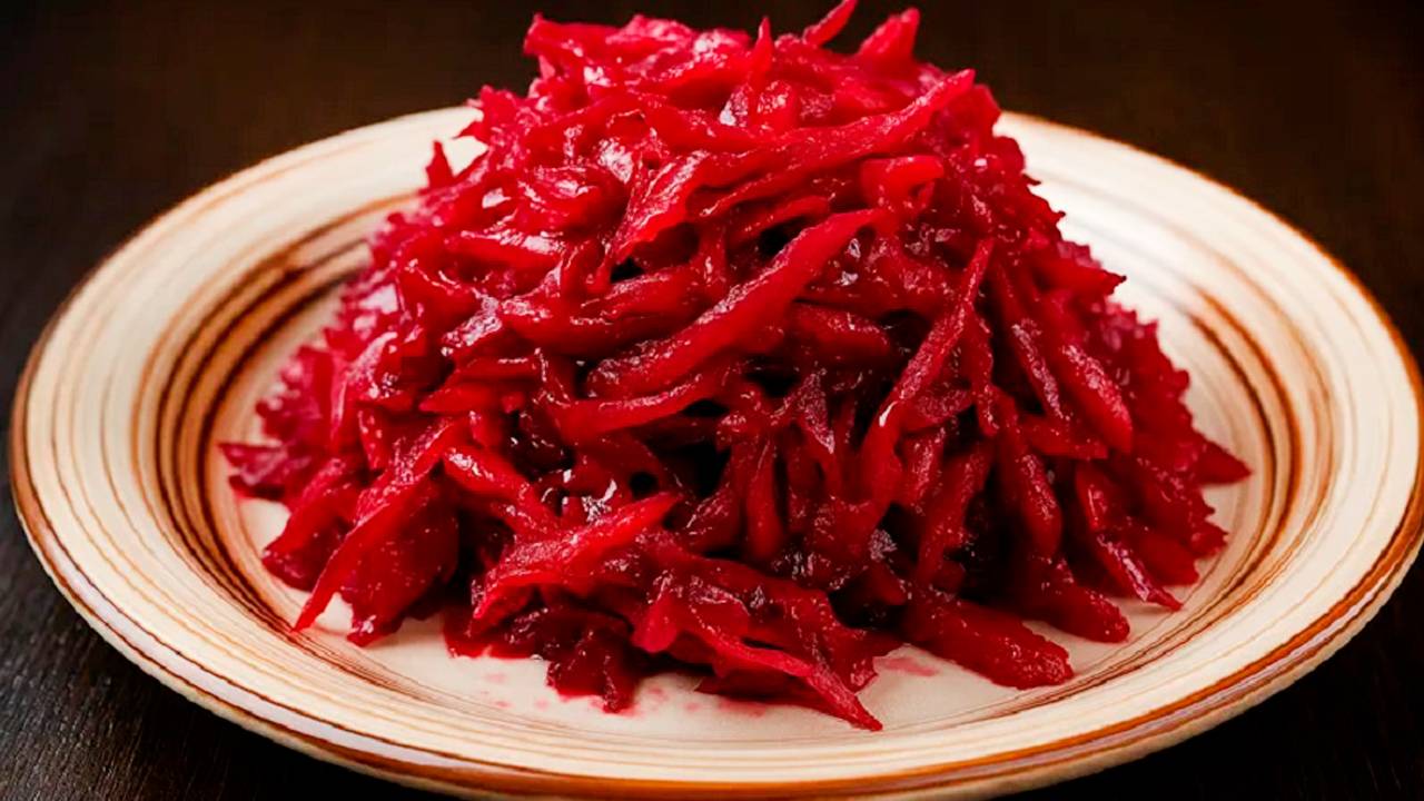 Оторваться невозможно! Рецепт маринованной капусты со свеклой, от которой все в восторге! смотреть онлайн