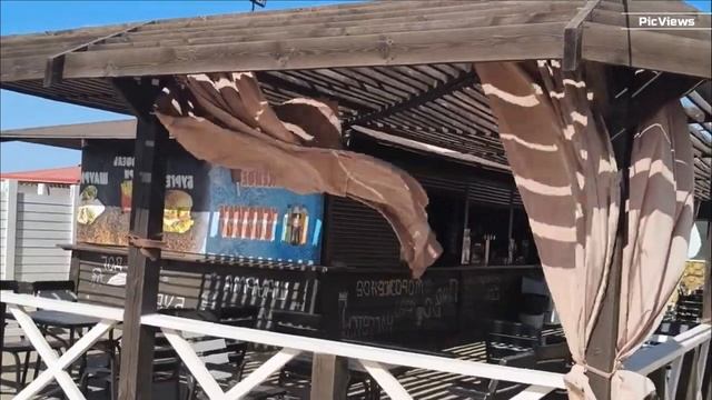 КРЫМ Керчь Городской пляж сегодня 9 августа 2025. Море и погода в Крыму сейчас. Обстановка на пляже смотреть онлайн