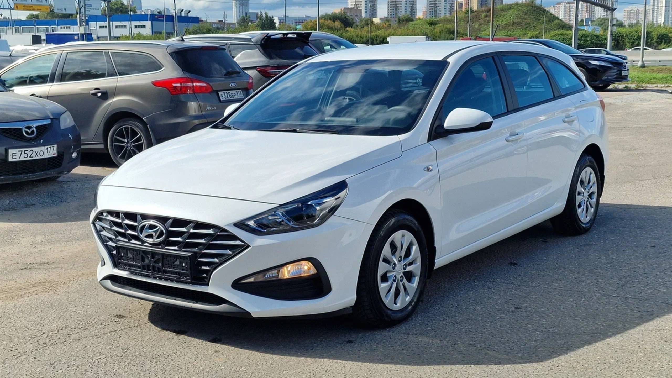 Hyundai i30 (2023) смотреть онлайн