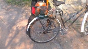 Велосипед с движком от бензопилы Урал.