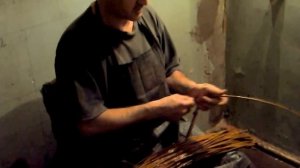 🌿ЧИСТКА ОТ КОРЫ ПРУТА(ЛОЗЫ) С ПОМОЩЬЮ ЩЕМИЛОК ➤ЗАГОТ?