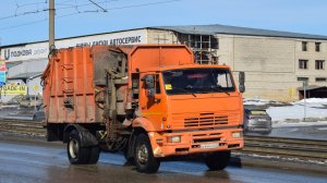 Мусоровоз МКМ-4605 на шасси КамАЗ-53605-62 (Н 444 УМ 22). Вид из кабины. Трудности работы.