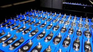 Собираю  и испытываю сверх мощный аккумулятор!