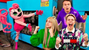 Poppy Playtime в Реальной Жизни - Мама Длинные Ноги ** поймали в ловушку **