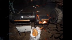 копчение сала , мяса в мангале из газовых балонов