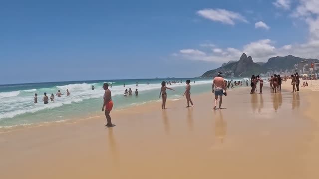 Шикарный пляж Леблон - прогулка по Рио-де-Жанейро смотреть онлайн