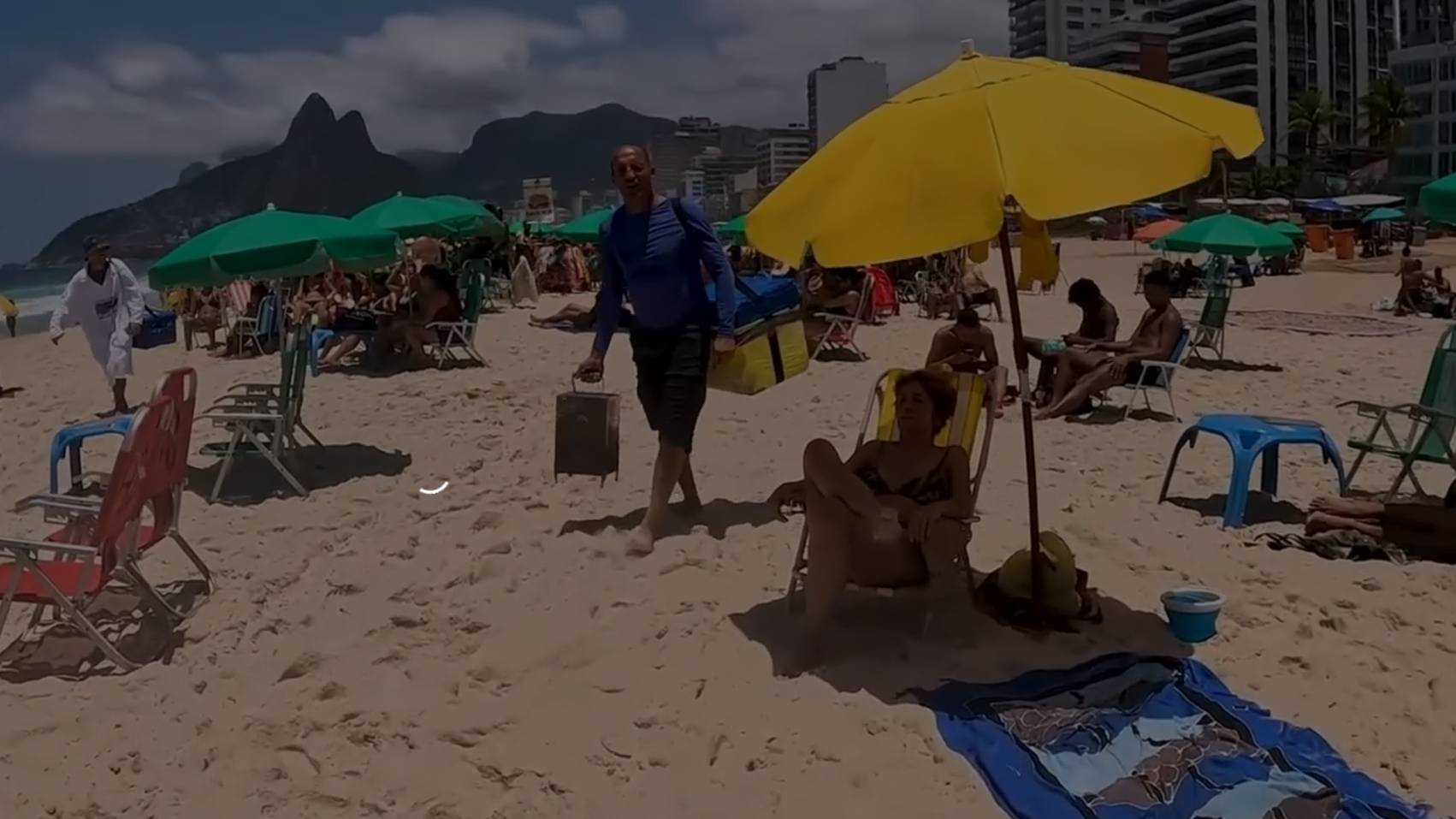 Яркий день на побережье Рио: наслаждайтесь видом океана смотреть онлайн