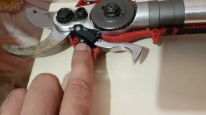 НЕ ВЫБРАСЫВАЙТЕ!!!! кнопку Секатор аккумуляторный WORTEX C