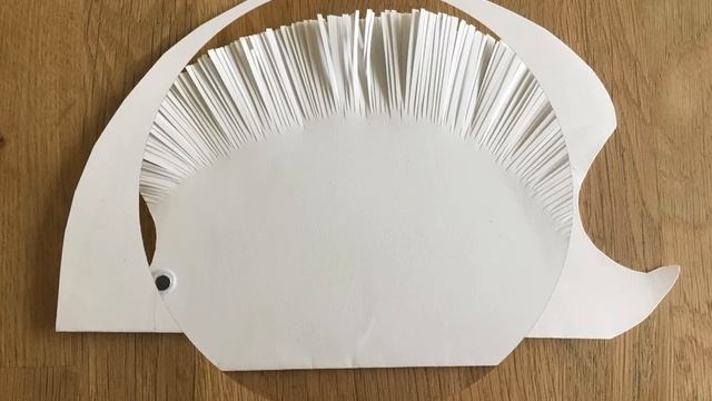 Ежик с яблоком на спине - детская поделка из бумаги смотреть онлайн