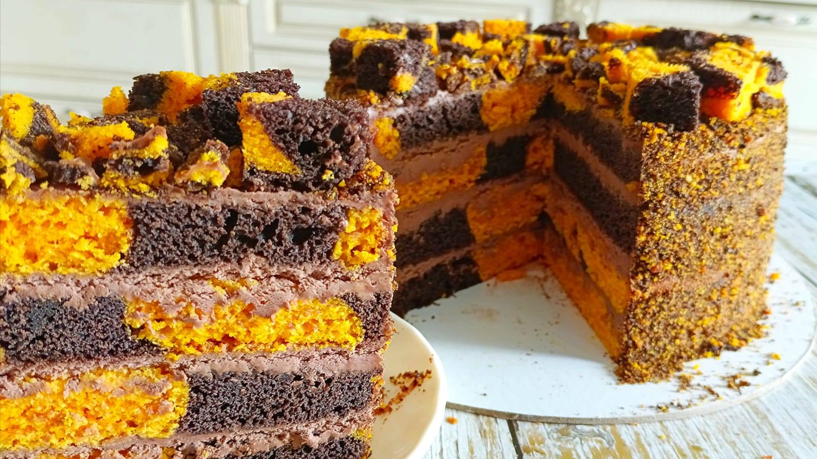 Шоколадный торт с тыквой "Мирабель" (готовит мама). смотреть онлайн