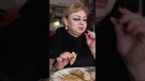 ПРИВЕТУЛИ ДЕВЧУЛИ ! ПРИЯТНОГО АППЕТИТА ВАМ !)))))