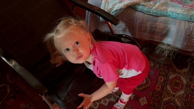 Жизнь в деревне глазами двухлетней девочки | Грядки, т? смотреть онлайн