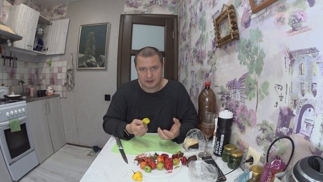 Пробую 5 сверхострых перцев за раз! Тринидат скорпион, смотреть онлайн