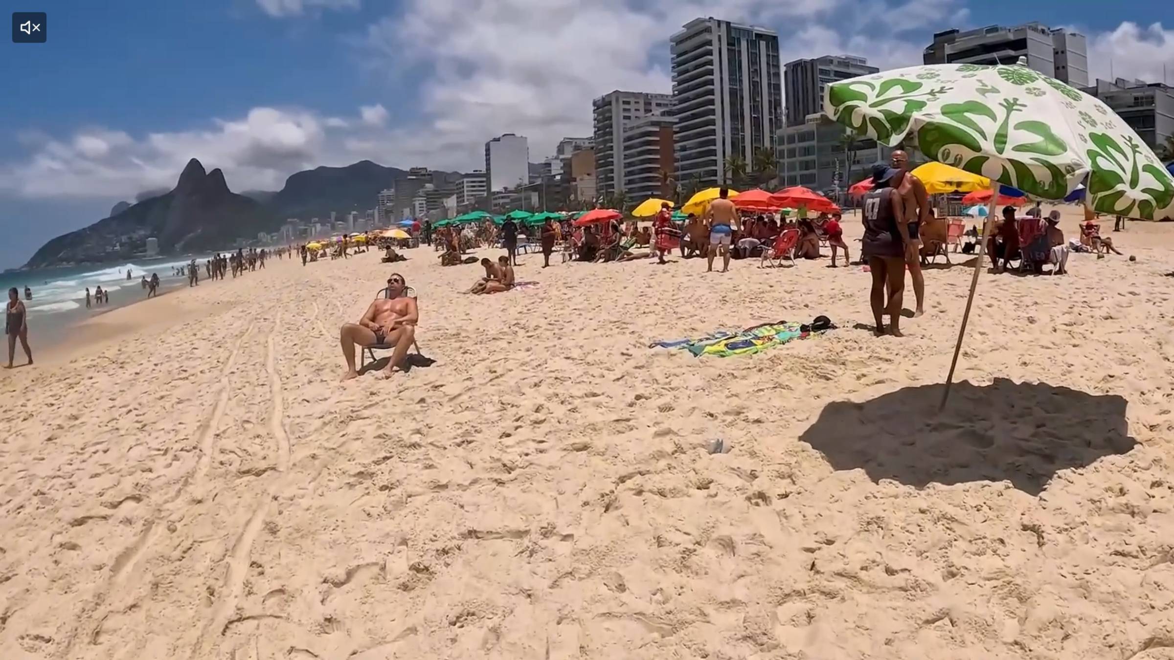 Спокойствие Рио: прогулка по золотому пляжу смотреть онлайн