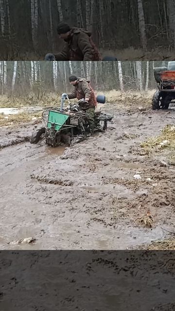 Квадроцикл пытается выбратся из грязи №218в смотреть онлайн