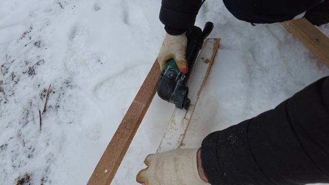 Старый дом в деревне. Убираем во дворе. Делаем лестниц?