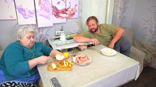 ПЕНСИОНЕРКА МАМА НЕ ДОВОЛЬНА СВОИМ УРОВНЕМ ЖИЗНИ В СЕМЬЕ СПОР С СЫНОМ О ОВОЩАХ ЗАВАЛИЛ МАМУ СВЕКЛОЙ смотреть онлайн