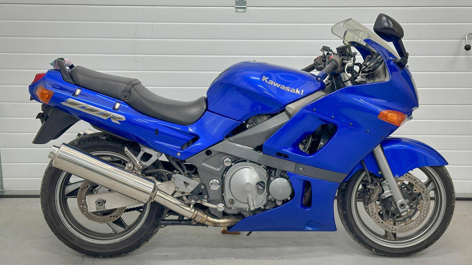 Kawasaki ZZR400 - ZX400N-040172 смотреть онлайн