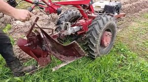 Оборотный плуг с большим захватом для мотоблока. Испы?