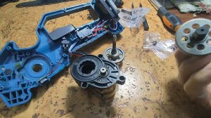 Аккумуляторная цепная мини пила - ремонт редуктора