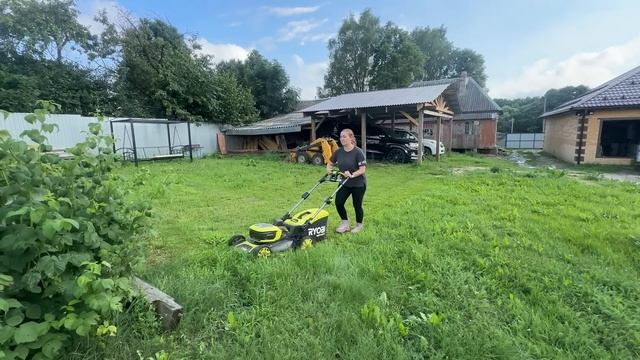 Устанавливаем лестницу во втором доме. Возводим стены смотреть онлайн