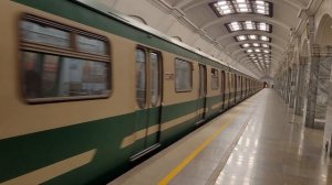 перегонка зелёного метропоезда «Юбилейного», на станц?
