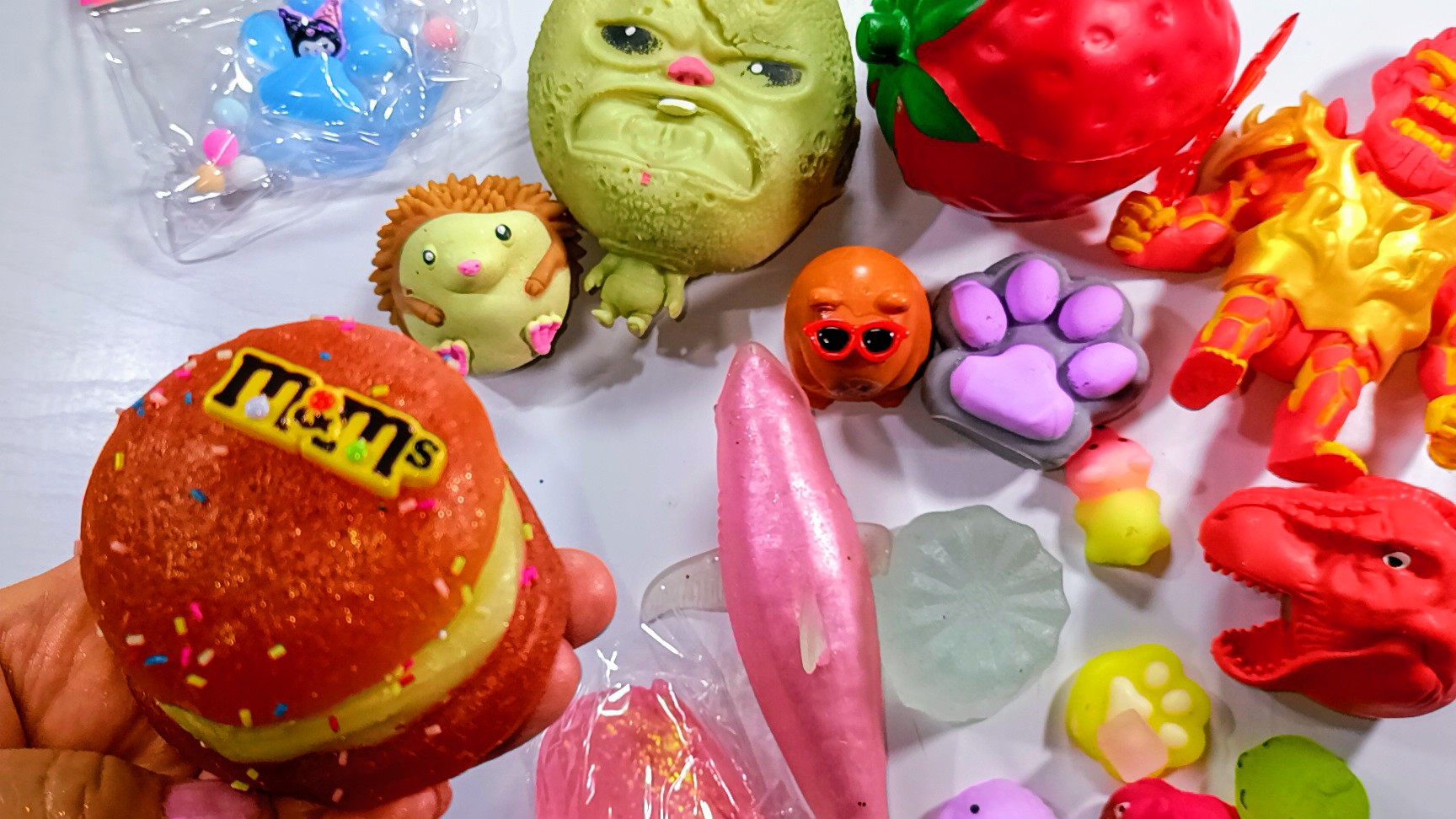 АСМР РАСПАКОВКА сквишей и антистрессы АСМР Таба лапки сквиши 🐾 режу СКВИШИ 🫶🏻 смотреть онлайн