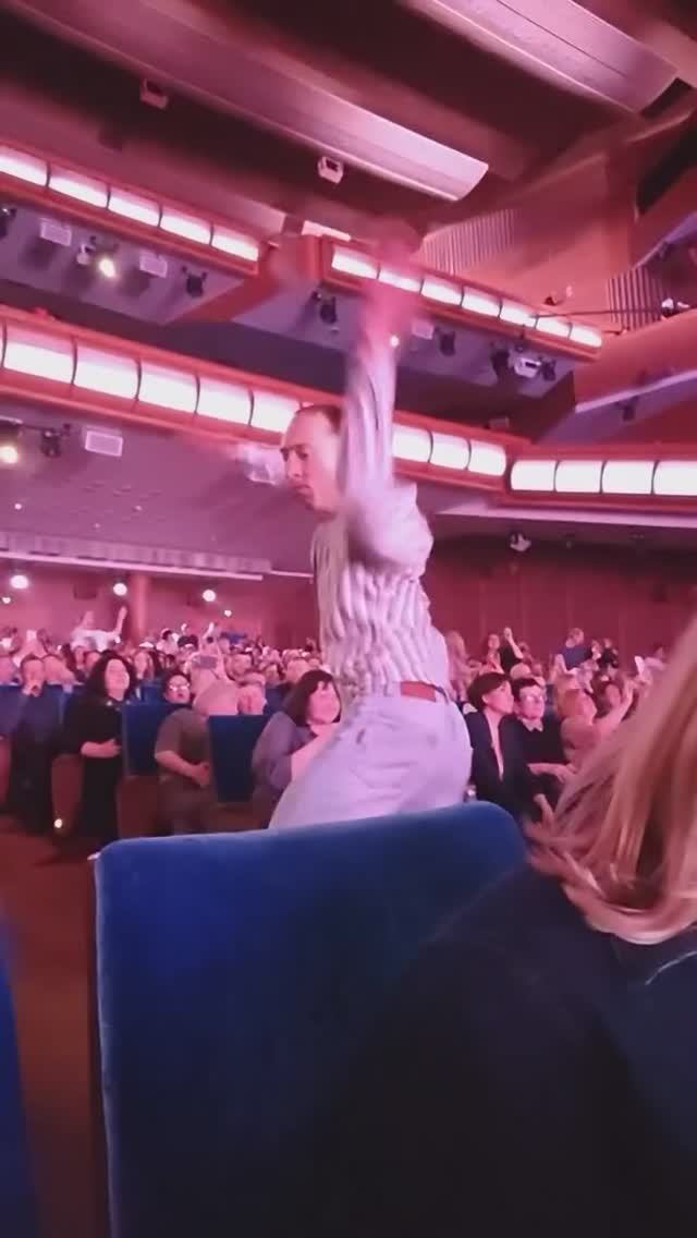 Главный фанат Билана, он просто выбрал быть счастливым! смотреть онлайн