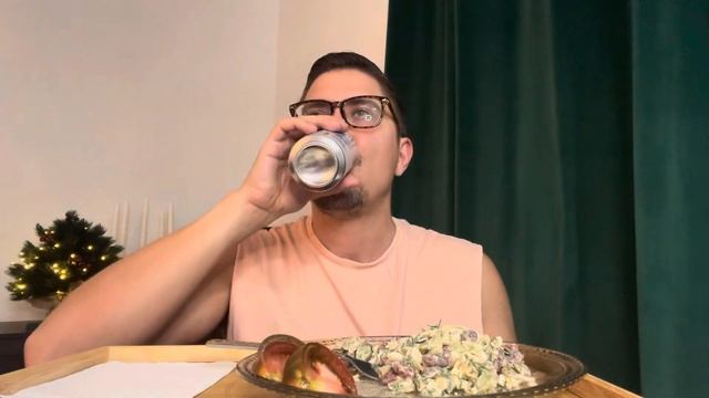Мукбанг ♨️ Салат с курицей и фасолью ♨️ Черные помид смотреть онлайн