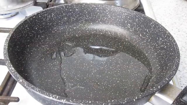 Один из любимых нами салатов.  Лучок приятно похрустыв