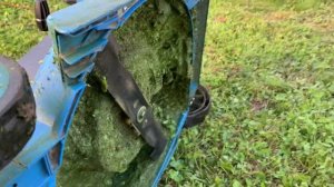 Налипает трава на газонокосилку - Что делать?