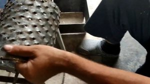 Лучшее в Хозяйстве! Как сделать Корморезку для животн?