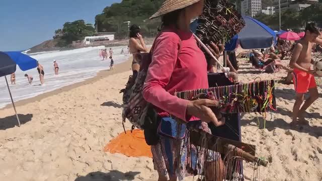 Красивые бразильские пляжи Рио де Жанейро - прогулка в жарком сентябре смотреть онлайн