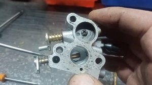 Заглушить ускоритель карбюратора бензопилы, просто н?