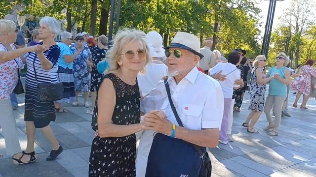 ОТЦВЕЛА ЛИПА БЕЛАЯ, ВОТ И ВСТРЕТИЛИСЬ ВНОВЬ ♥️ТАНЦЫ♥