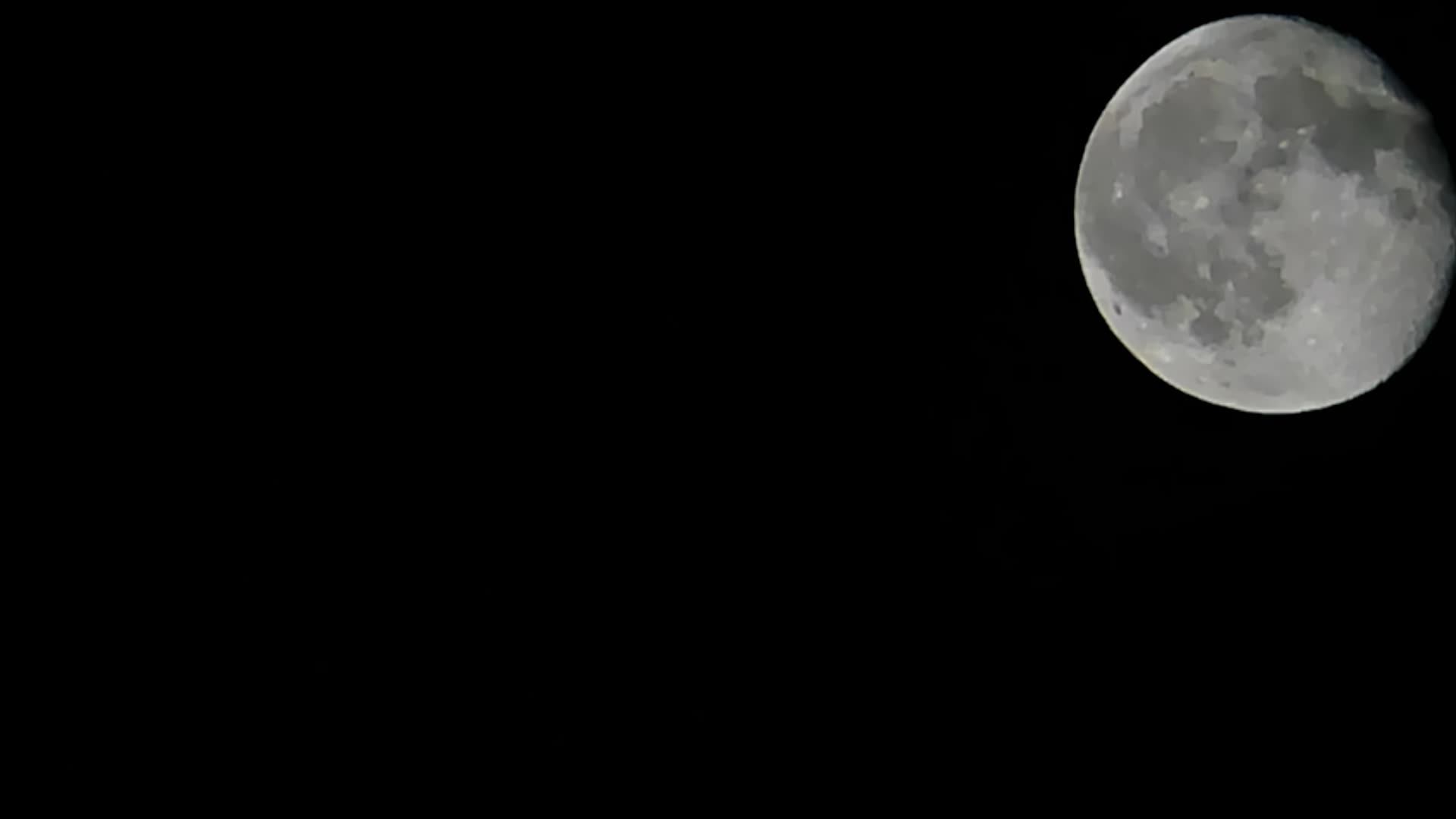 Наблюдаем за луной смотреть онлайн