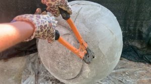 Из половой тряпки и цемента получился шар для вашего с