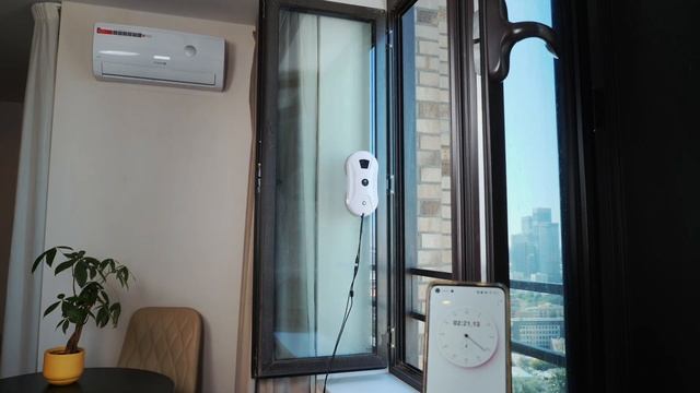 CleanBot Ultraspray 2.0: робот для мытья окон с автораспылением ж смотреть онлайн