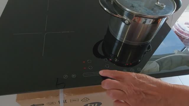 Индукционная варочная панель. смотреть онлайн