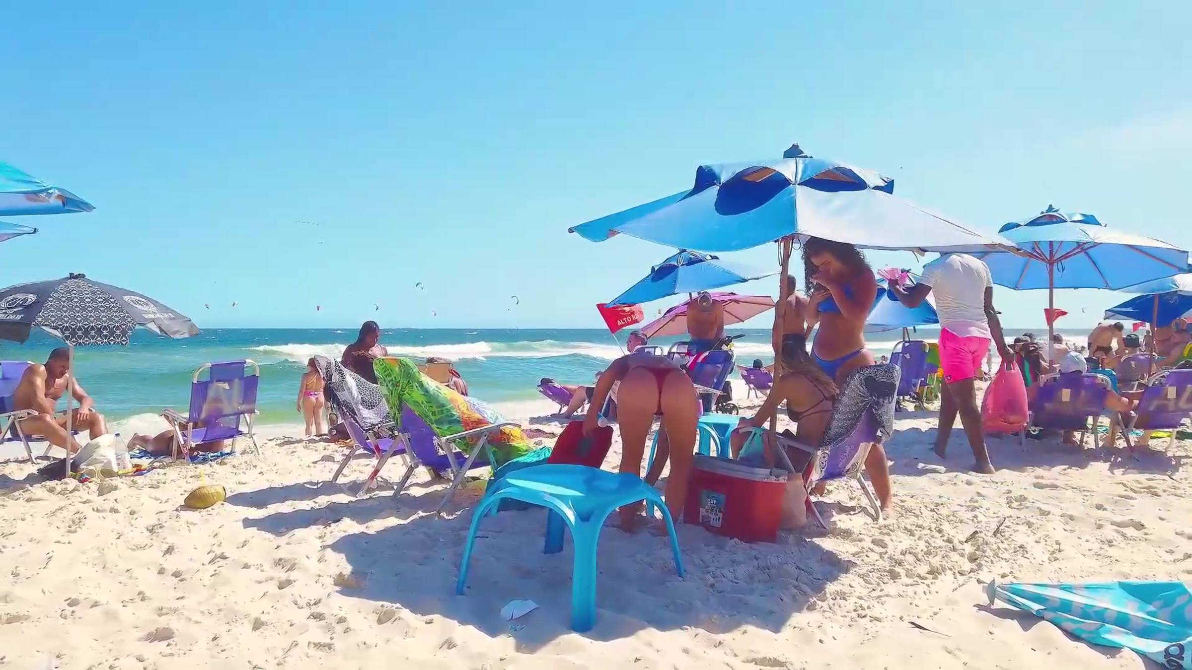 Древние просторы Рио: прогулка вдоль пляжа смотреть онлайн