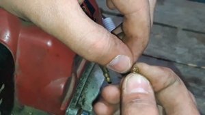 Ремонт оборванных проводов зажигания на бензокосе!