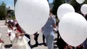 Запускаем шары на выпускной в детском саду
