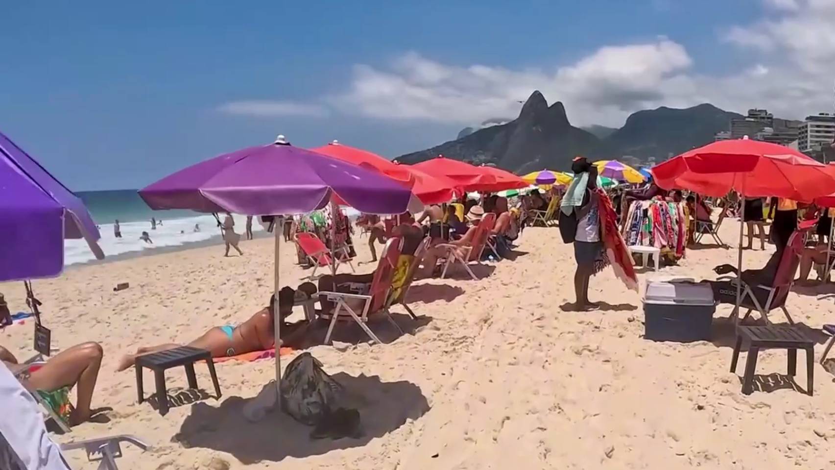 Рио в лучах заката: прогулка по пляжу с камерой смотреть онлайн