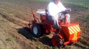 Окучивание картофеля самодельным минитрактором Хопё?