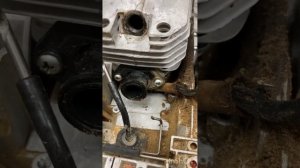 Бензопила на холостом ходу уходит в разнос, набирает о