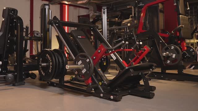 Тяга к поясу на базе машины Смита на свободных весах Protrain LFP219. Обзор.