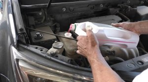 Замена антифриза в системе охлаждения на Toyota RAV4 2,5 Тойота РАВ 4 2018 года